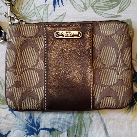 Coach wristlet - Picture 2 of 5